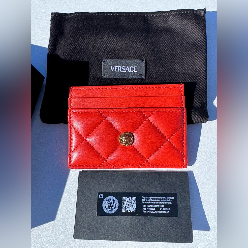 Versace Calfskin Quilted Medusa Card holder Full Inclusion